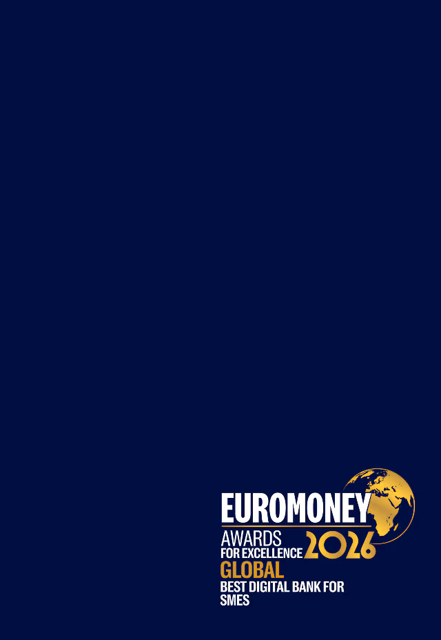 Imagem com fundo azul e o texto do premio euromoney 2026